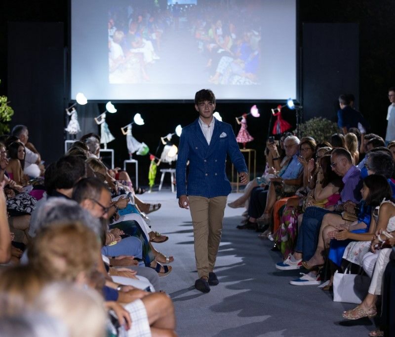 Sfilata di Moda a Bordo Piscina 12 luglio 2022 ph militello