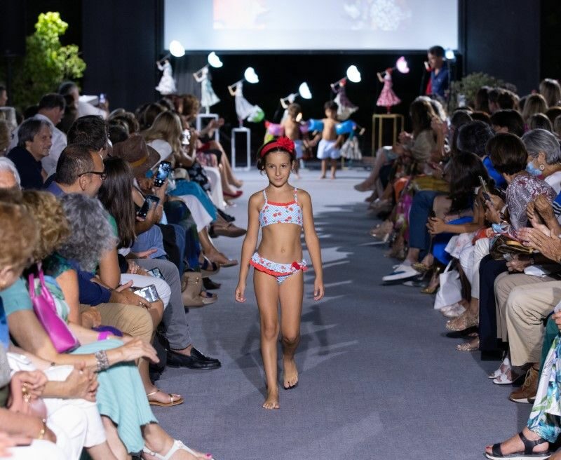 Sfilata di Moda a Bordo Piscina 12 luglio 2022 ph militello