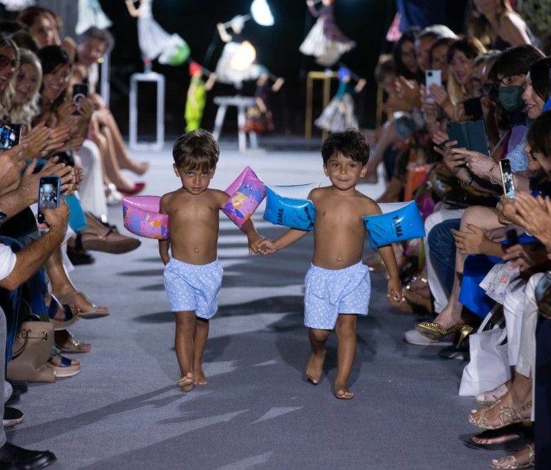 Sfilata di Moda a Bordo Piscina 12 luglio 2022 ph militello