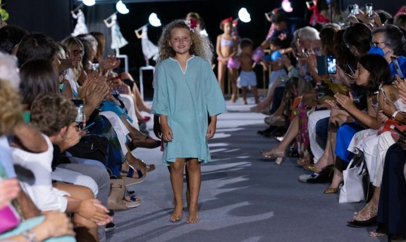 Sfilata di Moda a Bordo Piscina 12 luglio 2022 ph militello