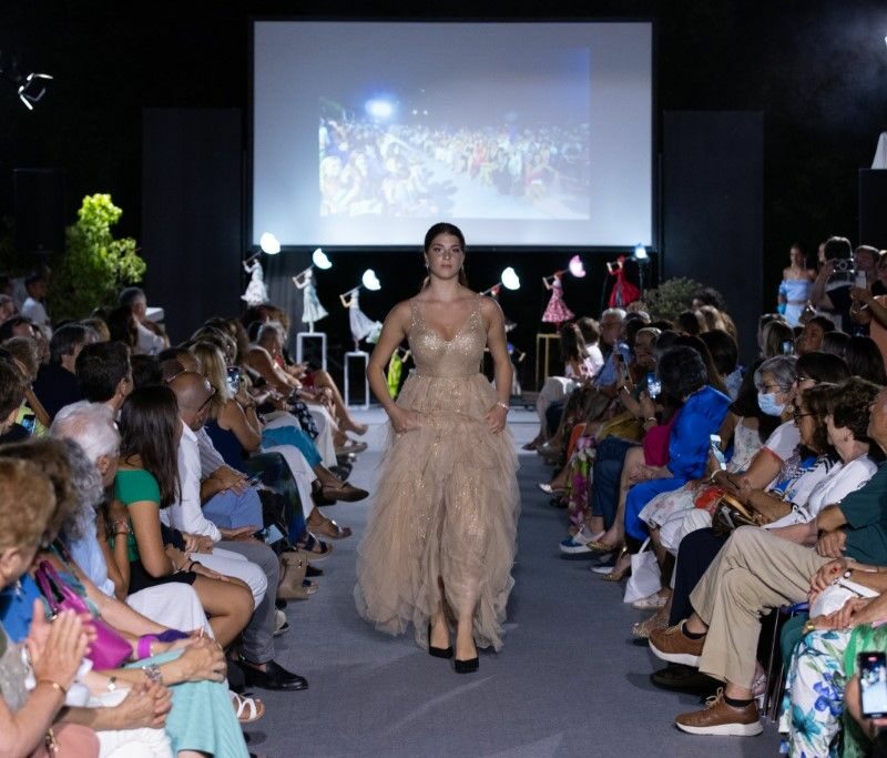 Sfilata di Moda a Bordo Piscina 12 luglio 2022 ph militello