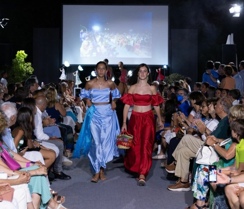 Sfilata di Moda a Bordo Piscina 12 luglio 2022 ph militello