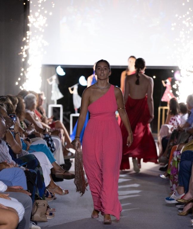 Sfilata di Moda a Bordo Piscina 12 luglio 2022 ph militello