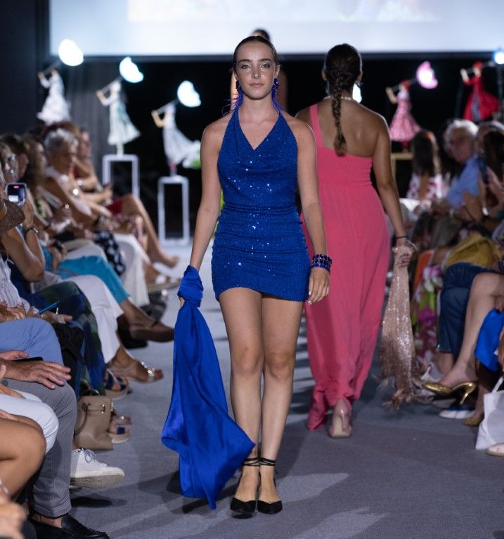 Sfilata di Moda a Bordo Piscina 12 luglio 2022 ph militello