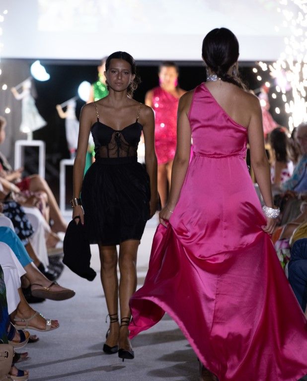 Sfilata di Moda a Bordo Piscina 12 luglio 2022 ph militello