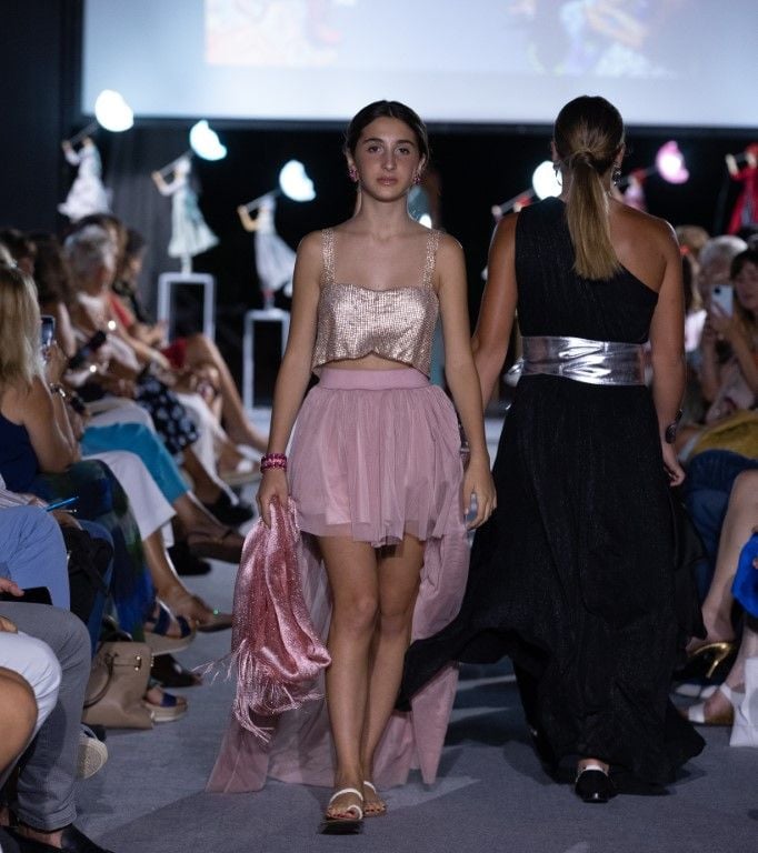 Sfilata di Moda a Bordo Piscina 12 luglio 2022 ph militello