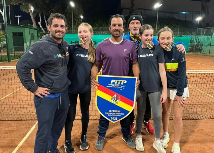 La squadra under 12 femminile con gli scudetti